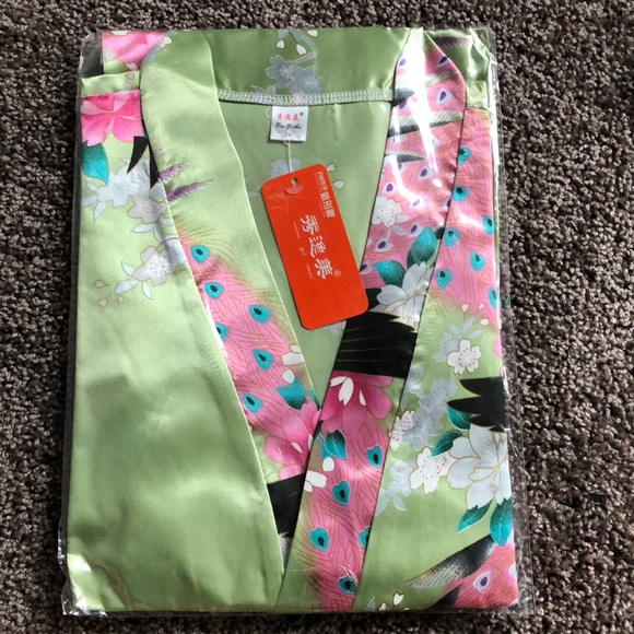 9 bridesmaid robes - 6 light green, 2 mint green and 1 white NWT - Picture 5 of 8